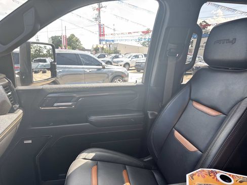 Used 2025 GMC Sierra 2500 AT4 w/ AT4 Premium Plus Package image 15