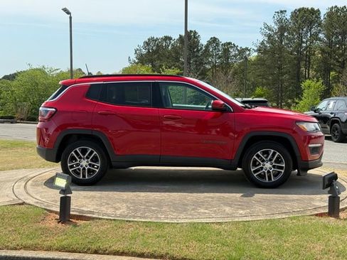 Used 2017 Jeep Compass Latitude w/ Popular Equipment Group image 8