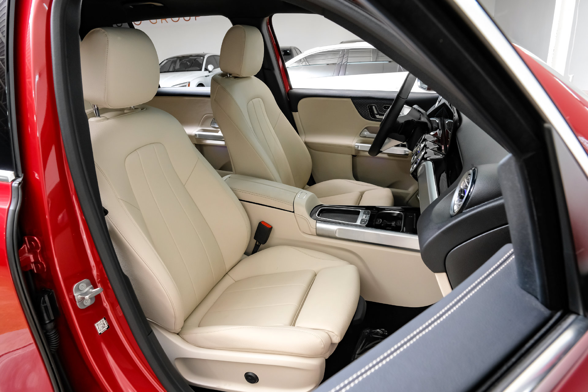 Used 2026 Mercedes-Benz GLB 250 w/ Exclusive Package image 33