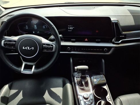 Used 2025 Kia Sportage EX image 12