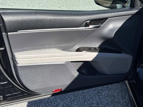 Used 2022 Toyota Camry SE w/ Cold Weather Package image 14