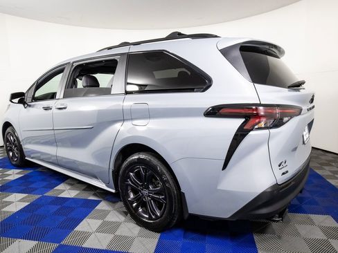 Used 2024 Toyota Sienna XLE Woodland Edition image 7