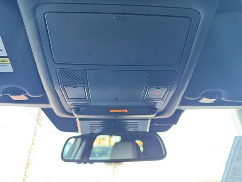 Used 2018 Land Rover Discovery Sport SE AWD/4WD image 48