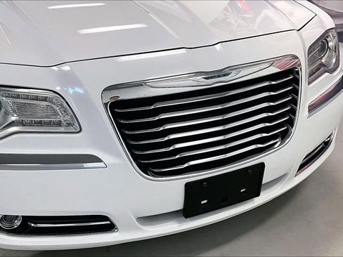 Used 2011 Chrysler 300 Limited image 31