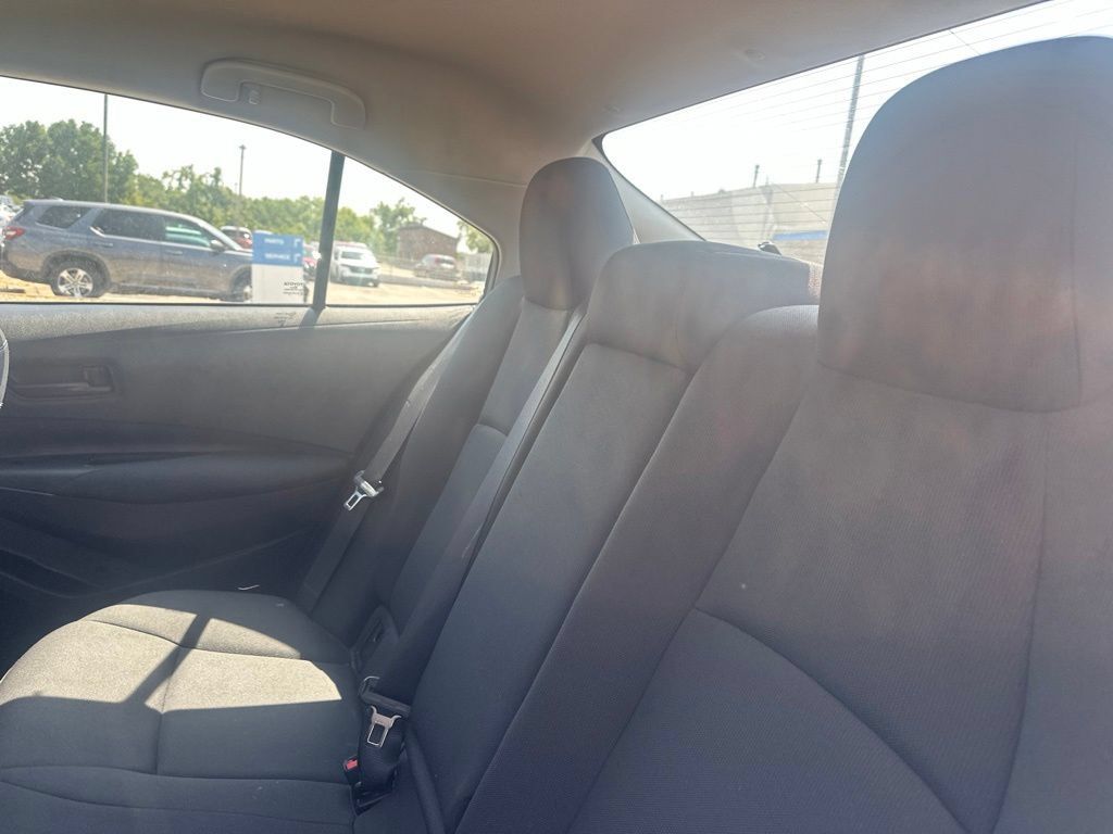 Used 2025 Toyota Corolla LE FWD image 31
