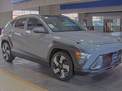 Used 2024 Hyundai Kona Limited FWD image 3