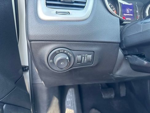 Certified 2021 Jeep Compass Latitude w/ Sun and Sound Group AWD/4WD image 27
