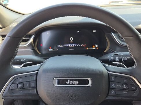 Used 2024 Jeep Grand Cherokee L Altitude AWD/4WD image 23