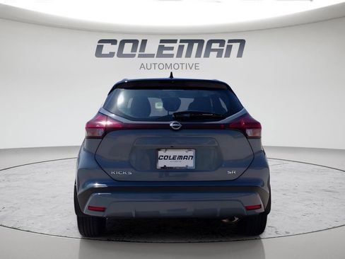 Used 2023 Nissan Kicks SR w/ SR Premium Package FWD image 3