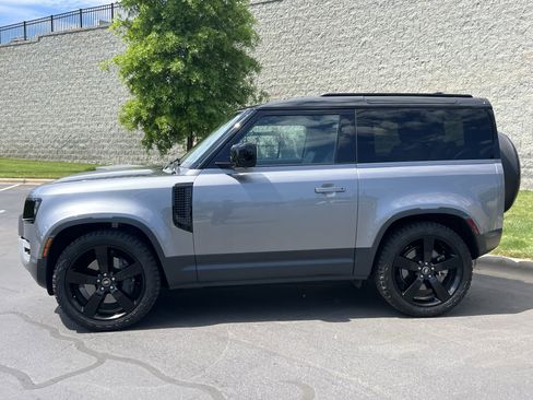 Certified 2023 Land Rover Defender 90 SE image 5