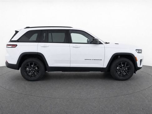 Used 2025 Jeep Grand Cherokee L Altitude AWD/4WD image 8