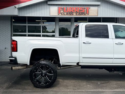 Used 2015 GMC Sierra 2500 Denali w/ Duramax Plus Package AWD/4WD image 11