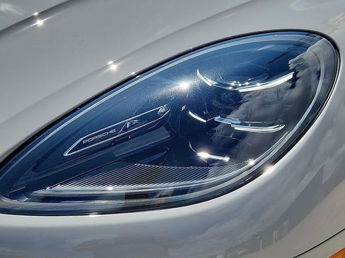 New 2026 Porsche Macan image 8