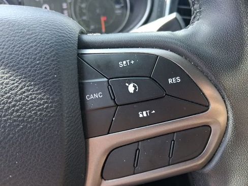 Used 2020 Jeep Cherokee Latitude Plus image 18