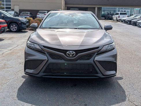 Used 2021 Toyota Camry SE image 3