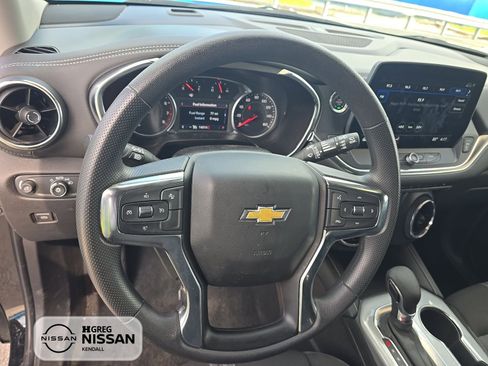 Used 2025 Chevrolet Blazer LT FWD image 8