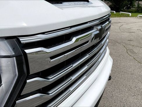 Used 2024 Chevrolet Silverado 3500 LTZ w/ LTZ Plus Package AWD/4WD image 26