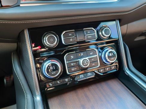 Used 2023 GMC Yukon XL Denali Ultimate image 19