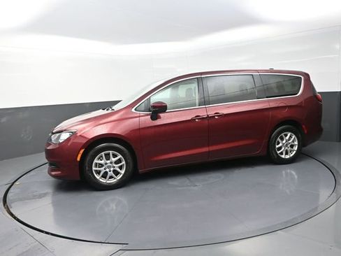 Used 2022 Chrysler Voyager LX FWD image 79