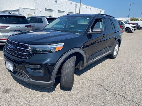 Used 2020 Ford Explorer XLT AWD/4WD image 3