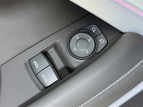 Used 2021 Chevrolet Camaro LT image 17