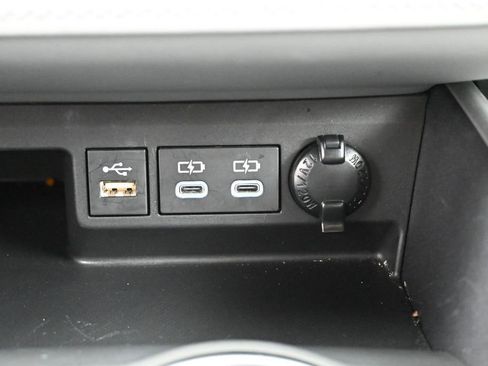 Used 2023 Toyota Highlander L FWD image 23