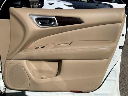 Used 2015 Nissan Pathfinder Platinum w/ Family Entertainment Package image 21