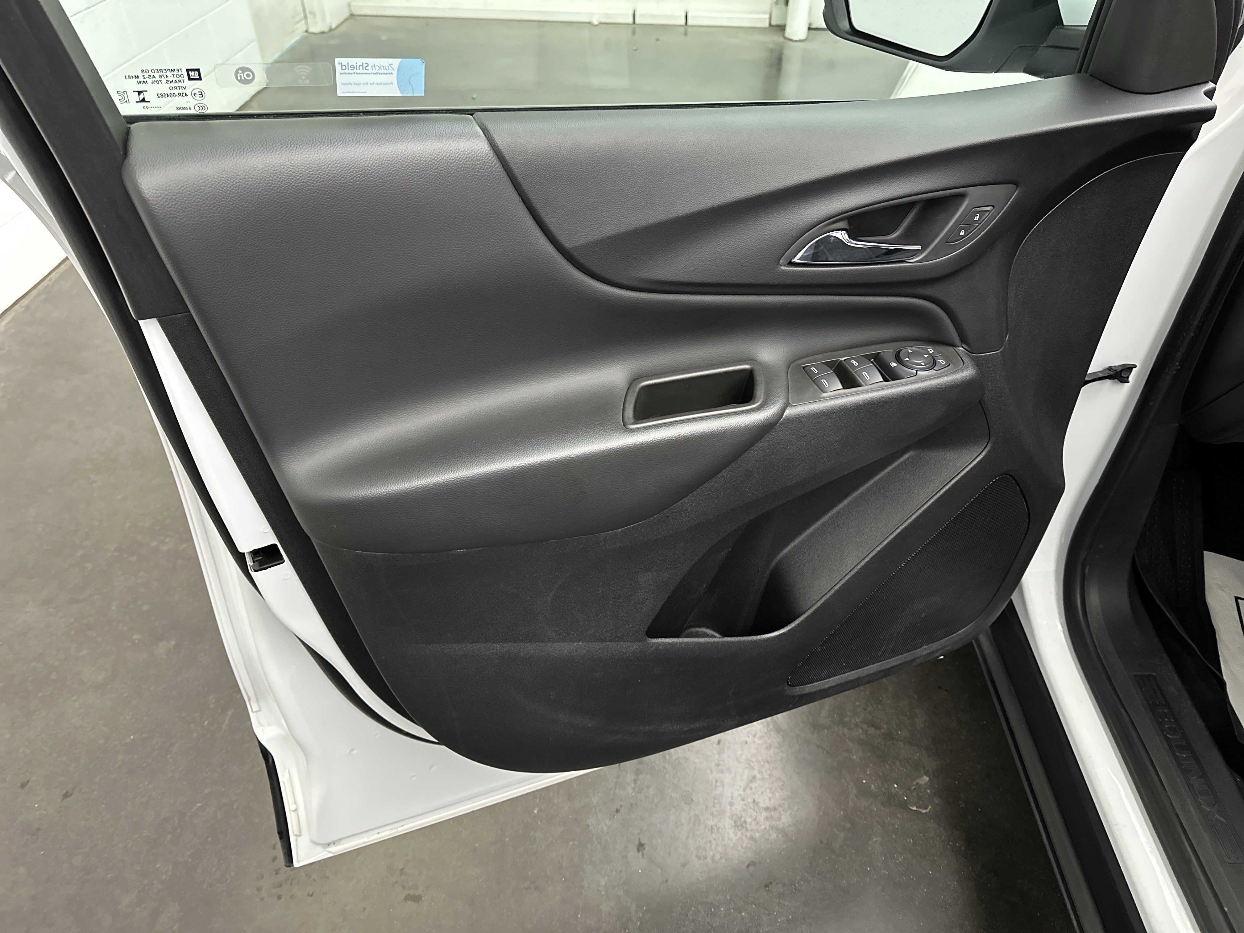 Used 2023 Chevrolet Equinox LT w/ LPO, Floor Liner Package AWD/4WD image 19