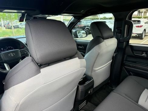 Used 2025 Toyota Tacoma TRD Sport image 26
