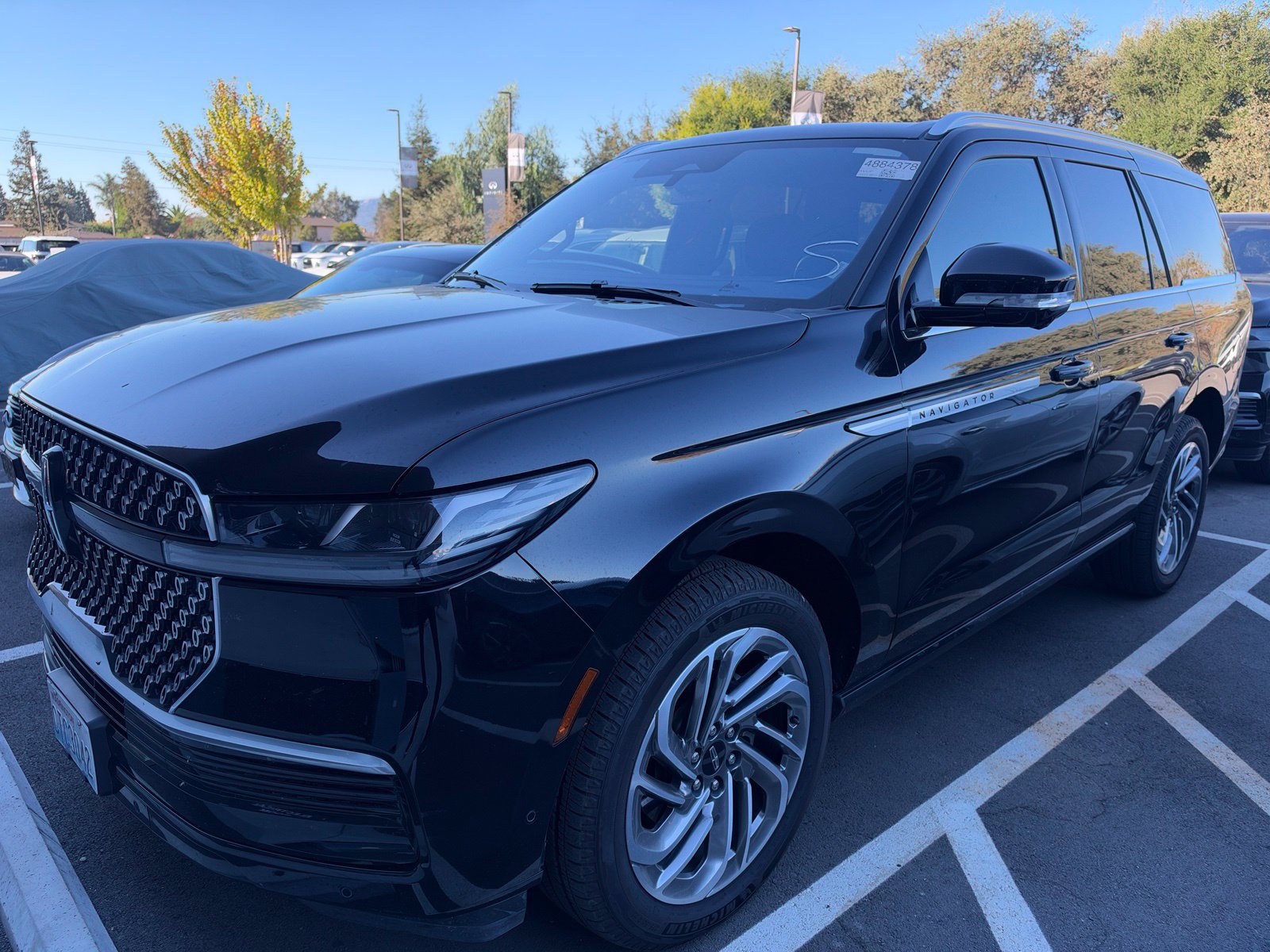 Used 2025 Lincoln Navigator Reserve AWD/4WD image 3