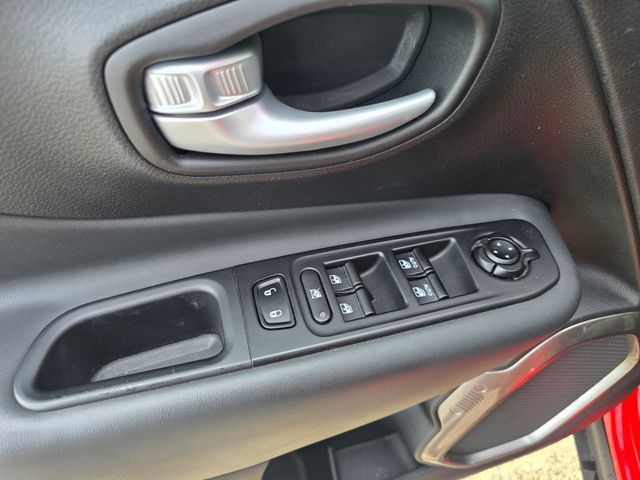 Used 2023 Jeep Renegade Latitude AWD/4WD image 16