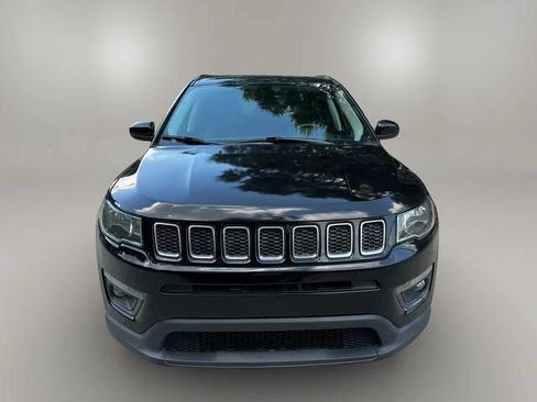 Used 2018 Jeep Compass Latitude w/ Popular Equipment Group FWD image 3
