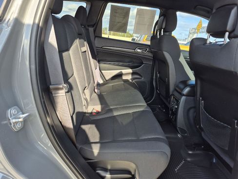 Used 2019 Jeep Grand Cherokee Laredo image 27