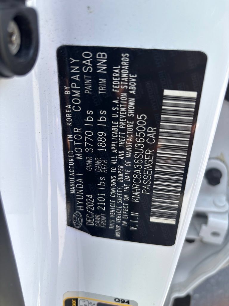 Used 2025 Hyundai Venue Limited FWD image 8