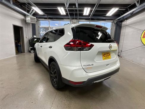 Used 2020 Nissan Rogue S image 3