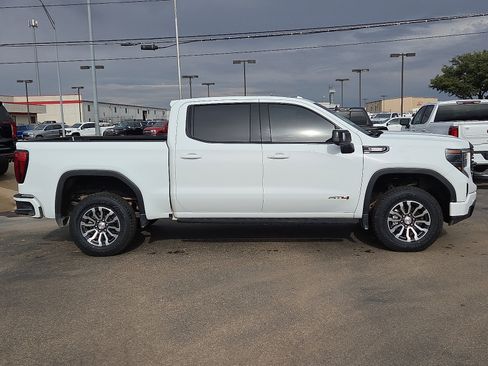 Used 2023 GMC Sierra 1500 AT4 w/ AT4 Premium Package AWD/4WD image 4