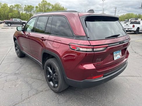 Used 2023 Jeep Grand Cherokee Altitude AWD/4WD image 7