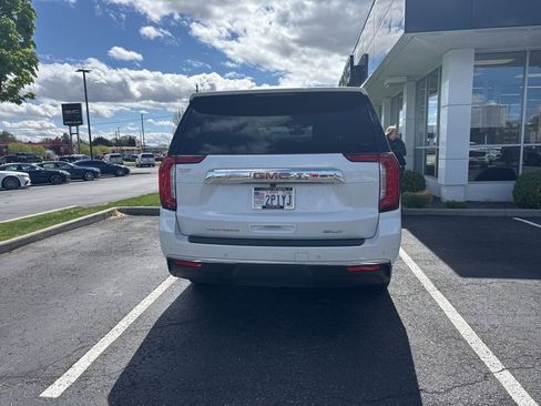 Used 2021 GMC Yukon XL SLT w/ SLT Premium Package image 4