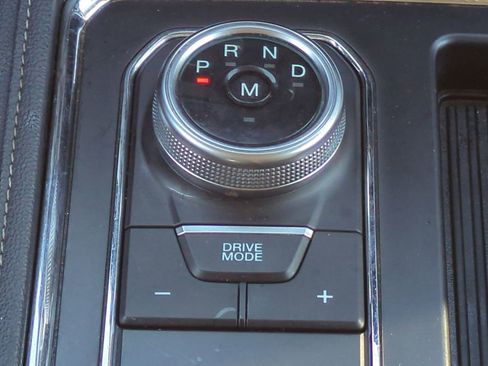 Used 2024 Ford Expedition Max XLT image 19