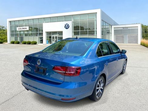 Used 2017 Volkswagen Jetta SE FWD image 5