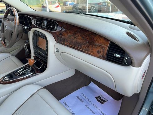 Used 2007 Jaguar XJ8 L RWD image 19