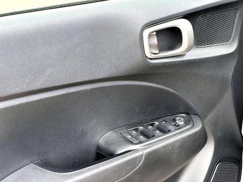 Used 2024 Hyundai Venue SEL FWD image 14