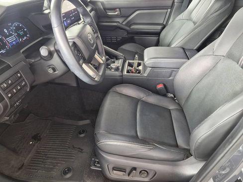 Used 2025 Toyota 4Runner Limited AWD/4WD image 21