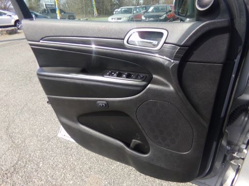 Used 2019 Jeep Grand Cherokee Limited image 31