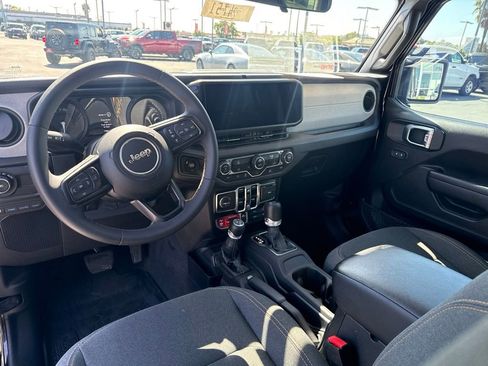 Used 2024 Jeep Wrangler Unlimited AWD/4WD image 17