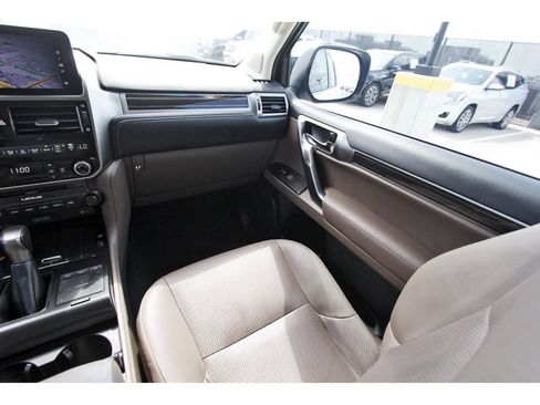 Used 2022 Lexus GX 460 Luxury w/ Off Road Package AWD/4WD image 10