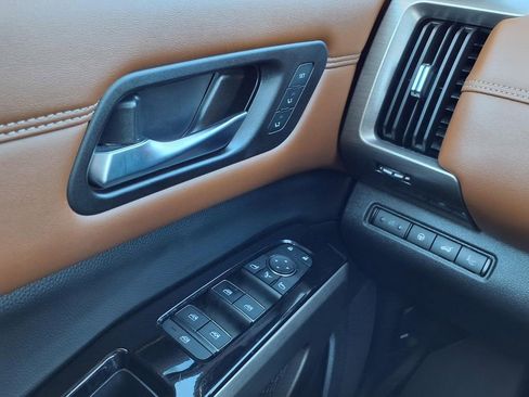 Used 2023 Nissan Pathfinder Platinum image 23