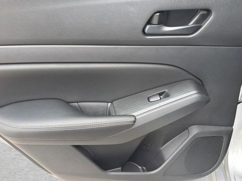 Used 2024 Nissan Altima 2.5 SV AWD/4WD image 37