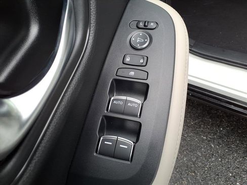 Certified 2025 Honda HR-V EX-L image 17