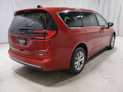 New 2027 Chrysler Pacifica Select AWD/4WD image 4